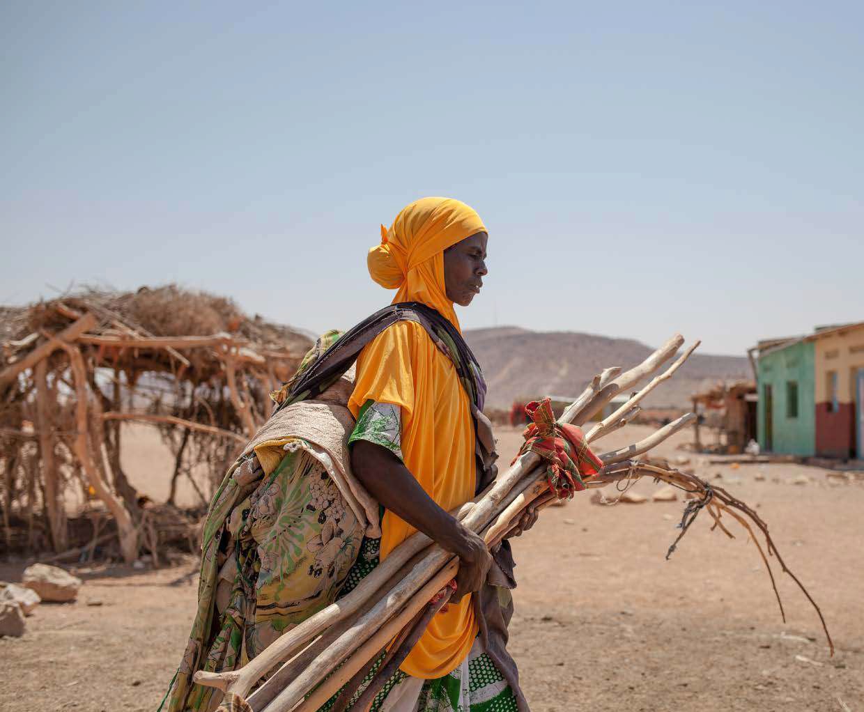 This Somali woman is carrying the wood, fabric and cords necessary to build her tent after fleeing drought. She walked four hours, crossing the mountains bordering the dry valley. Of her 200 sheep, nothing is left. Sick from the lack of food, her husband is now in hospital, leaving her alone to care for their five children.