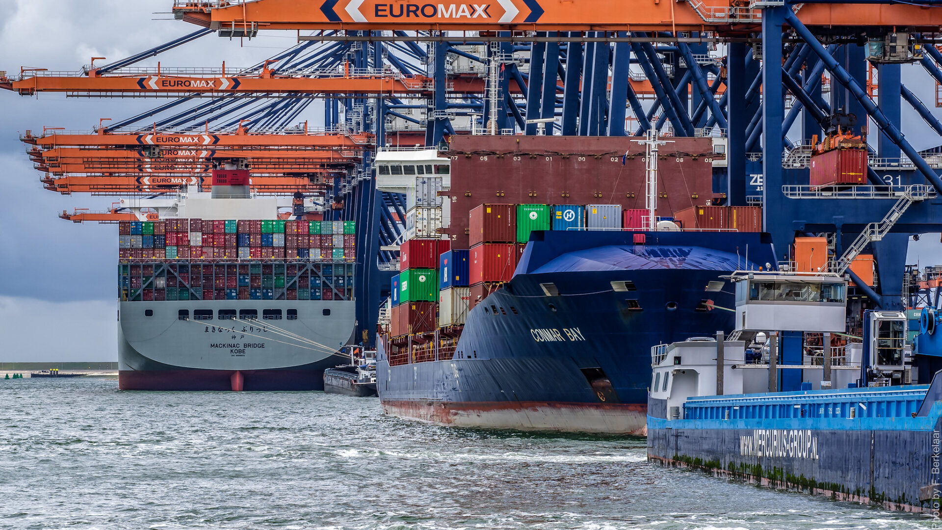 Container ships dock at the Euromax Terminal in the Port of Rotterdam. Photo: Frans Berkelaar