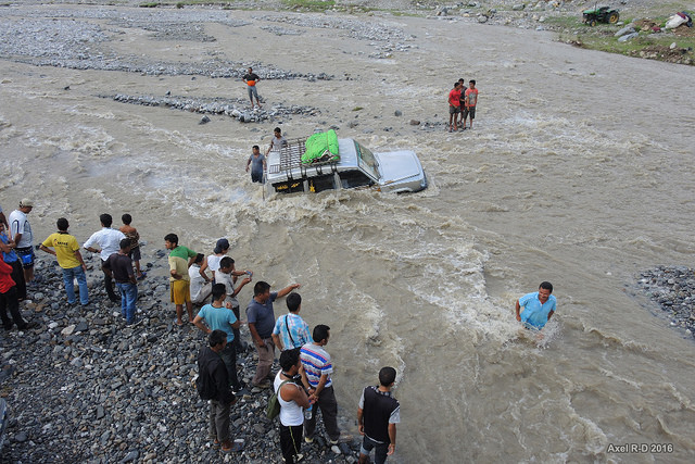Crossing the flooded river, Okhaldhunga Bazaar, East, Nepal. By Axel Drainville via Flickr.