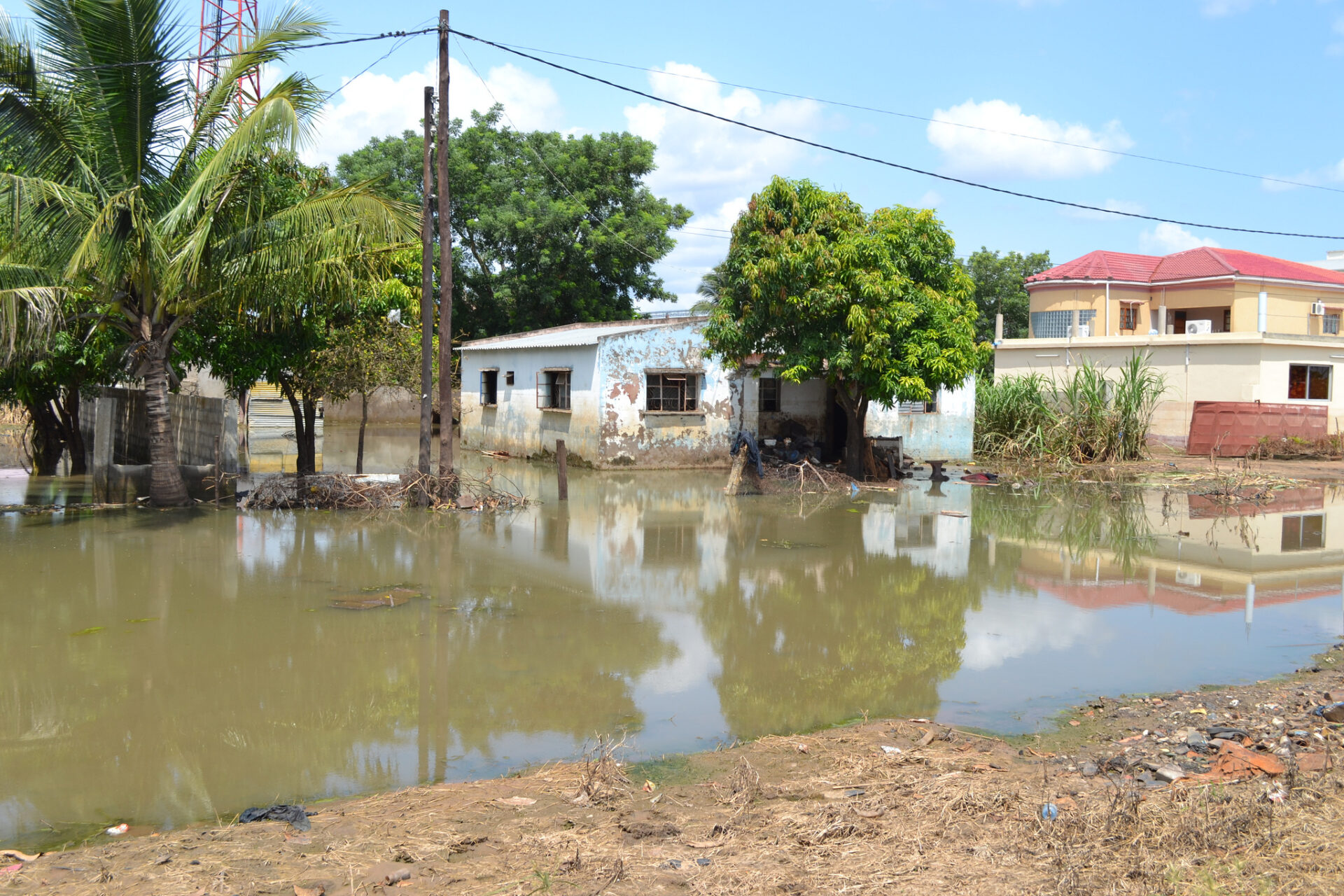 Flooded homes in Chokwe ©Hanna Butler/ IFRC