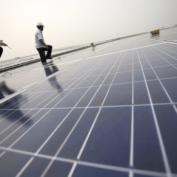 SHANGHAI HONGQIAO SOLAR ROOF INSTALLATION, The Climate Group/Flickr (CC BY-NC-SA 2.0)