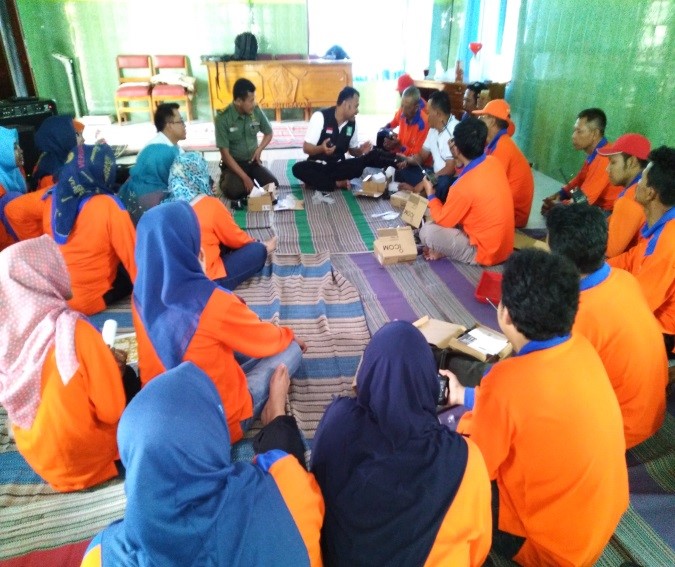 Community forum meeting in Sutojayan Village. Photo: Documentation of USAID APIK