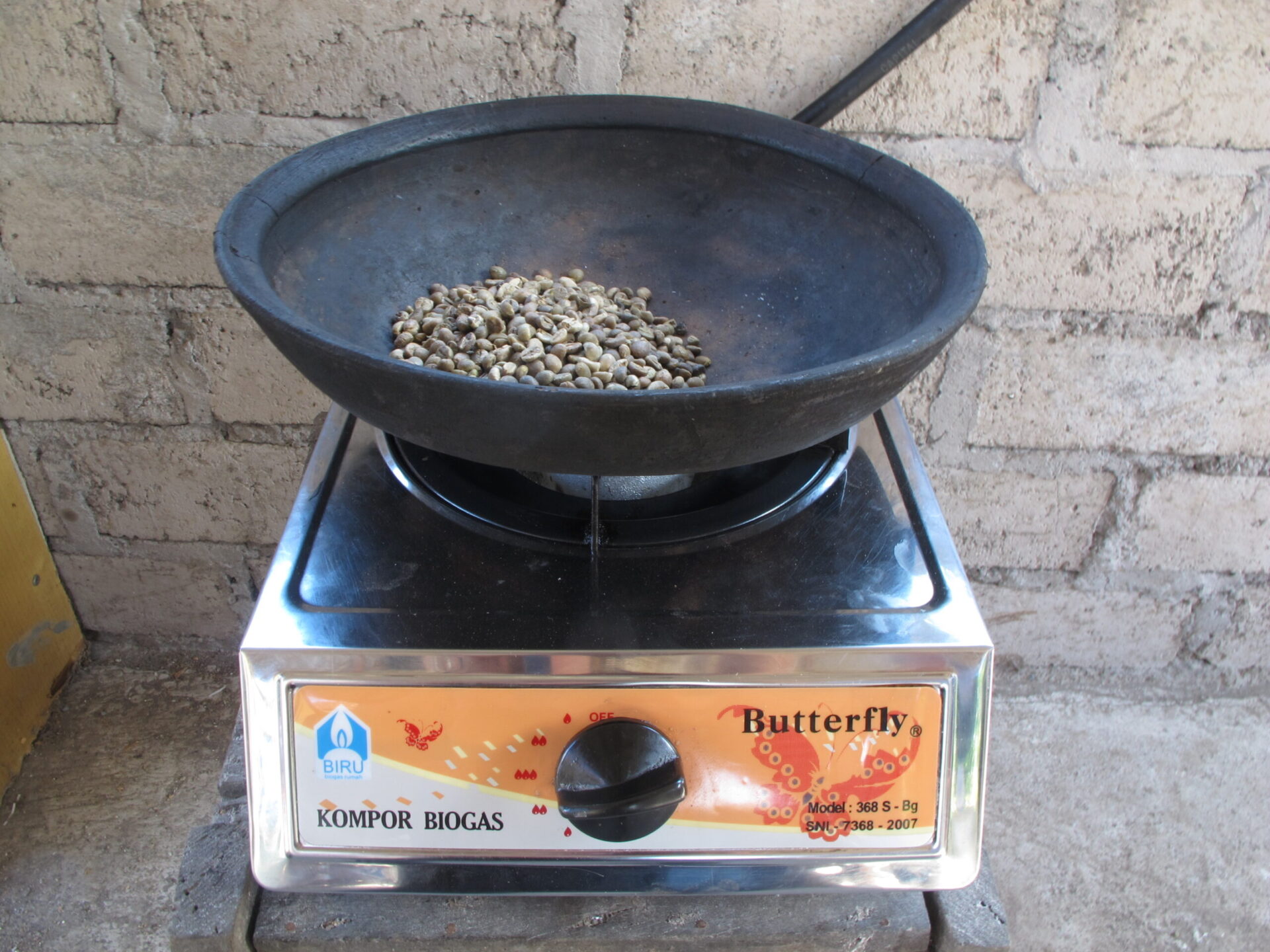 Roasting coffee using biogas.