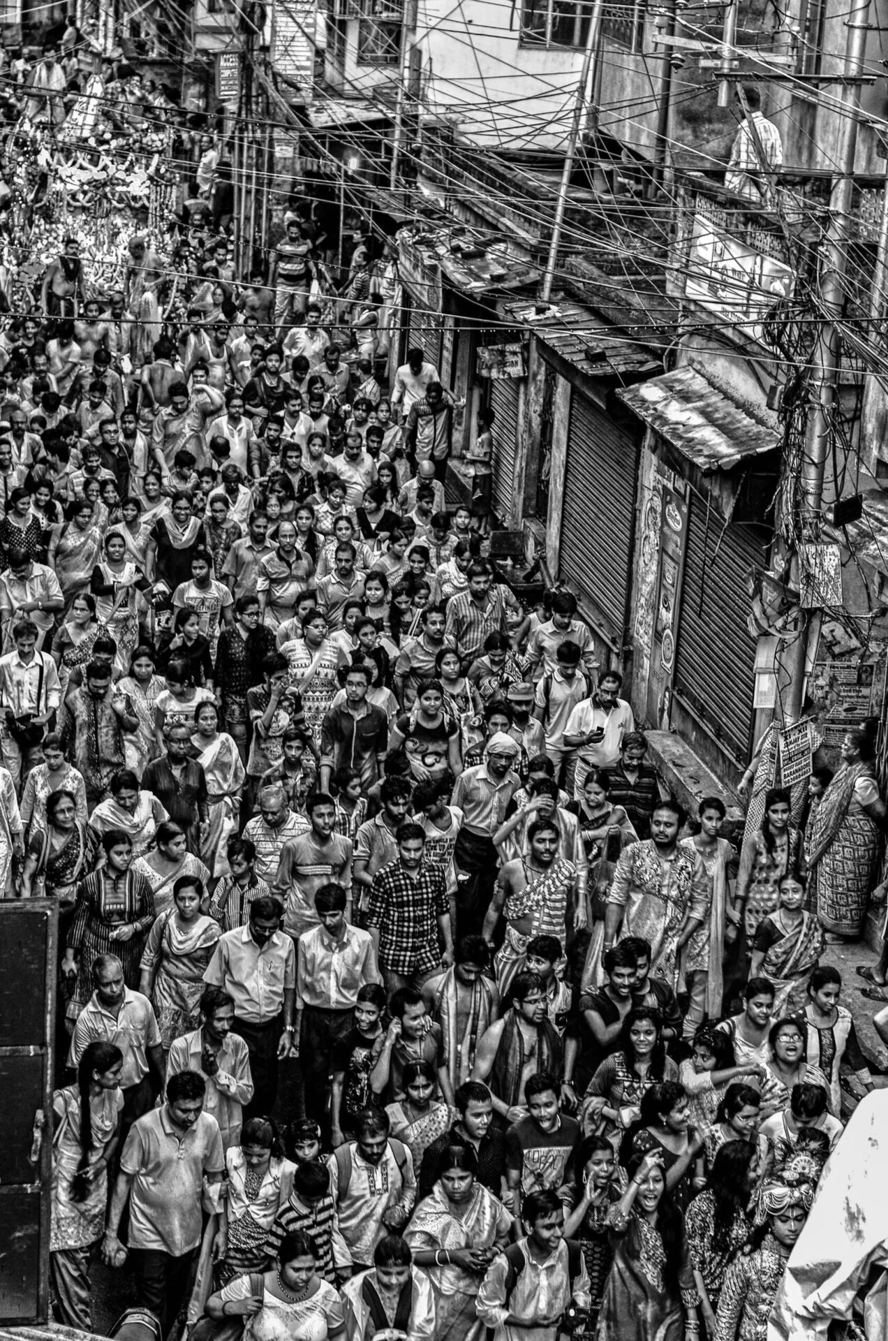 Photograph of busy street in Kolkata, India