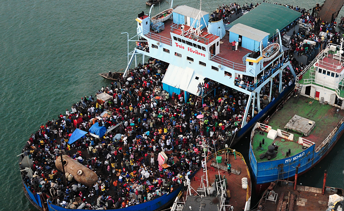 Haitian citizens crowding on a ship