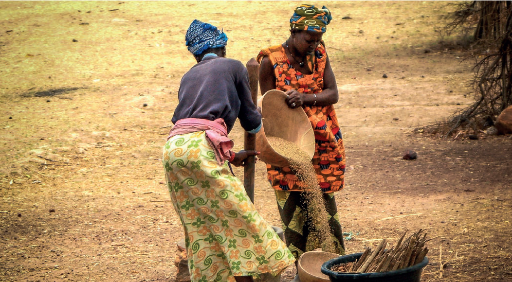 Image: © Ralf Steinberger | Mali women pounding cereals.