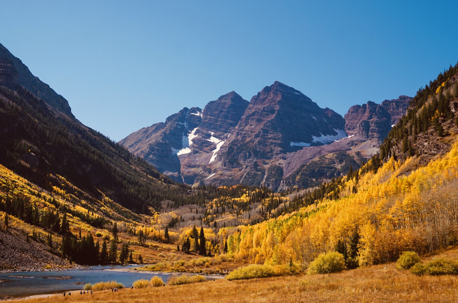 A mountain in Aspen, Colorado with fall colours
