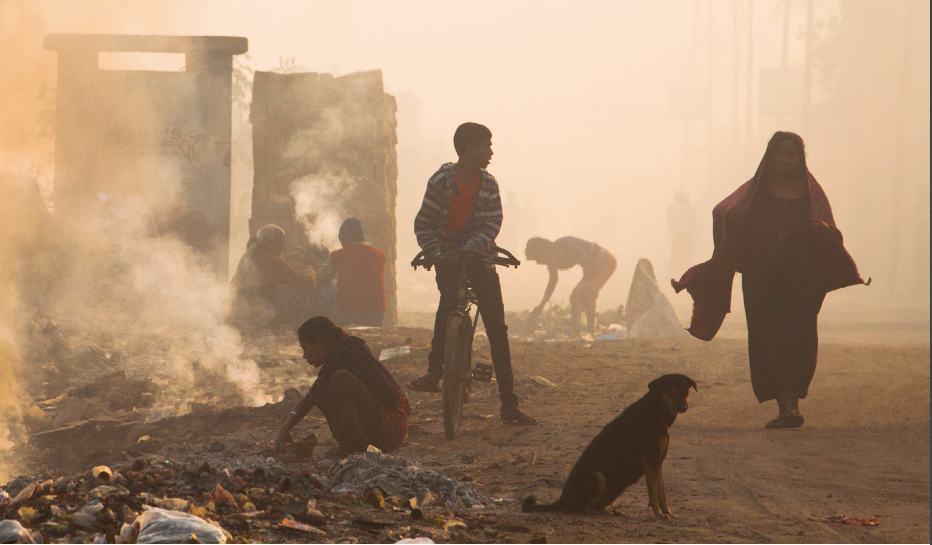 Cover photo: Air pollution from open fires and smelters near Bantala, Kolkata, India. Credit: Brett Cole