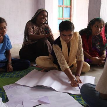 Women mapping climate action. Credit: Red Cross